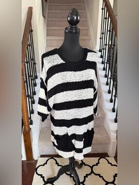 Women’s Black & White Striped Scoop Neck Spring/Summer Sweater
